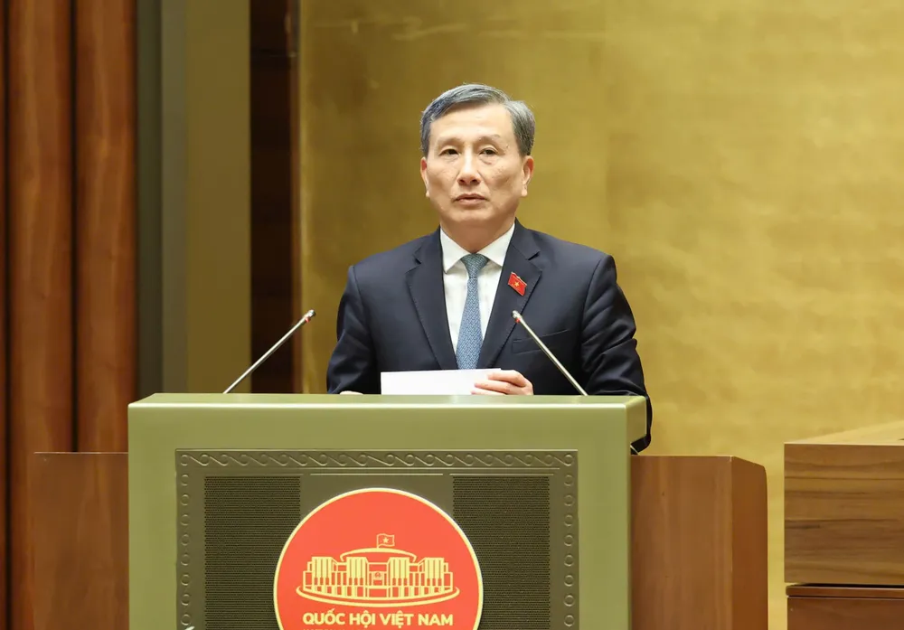 Chủ nhiệm Ủy ban Khoa học, Công nghệ và Môi trường của Quốc hội Lê Quang Huy trình bày báo cáo thẩm tra các luật, chiều 18-6. Ảnh: QUANG PHÚC 1.jpg
