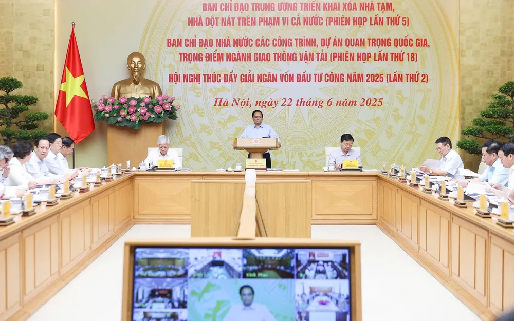 Prime Minister Pham Minh Chinh chaired the meeting. Photo: VIET CHUNG Thủ tướng Phạm Minh Chính chủ trì phiên họp.jpg