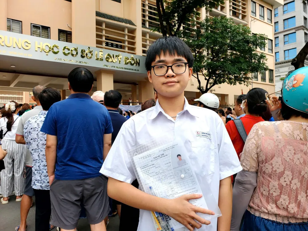Thí sinh Nguyễn Khánh Duy (Trường THPT Cầu Giấy) Thí sinh Nguyễn Khánh Duy (Trường THPT Cầu Giấy).jpg