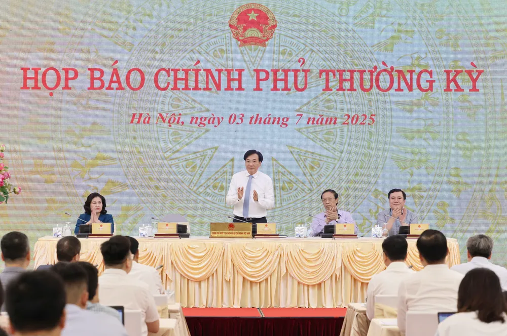 Họp báo Chính phủ thường kỳ chiều 3-7. Ảnh: QUANG PHÚC Bộ trưởng Bộ Tài chính Nguyễn Văn Thắng.jpg