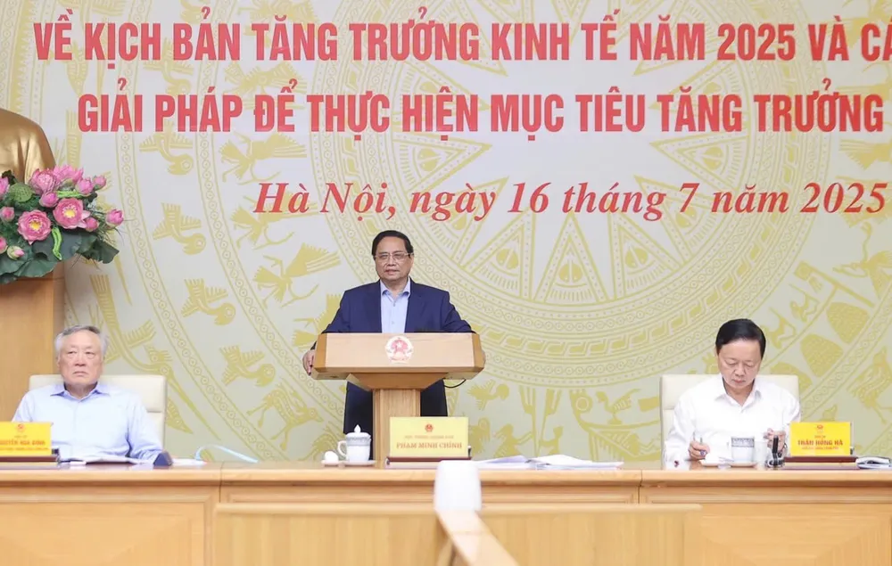 Thủ tướng Phạm Minh Chính phát biểu kết luận Hội nghị trực tuyến Chính phủ với địa phương về kịch bản tăng trưởng kinh tế năm 2025. Ảnh: VIẾT CHUNG Thủ tướng Phạm Minh Chính chủ trì Hội nghị trực tuyến Chính phủ với địa phương về kịch bản tăng trưởng kinh tế năm 2025, sáng 16-7. Ảnh VIẾT CHUNG.jpg