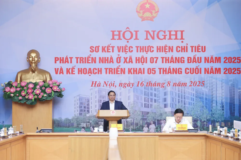 Thủ tướng Phạm Minh Chính chủ trì hội nghị sơ kết việc thực hiện chỉ tiêu phát triển nhà ở xã hội 7 tháng đầu năm 2025 và kế hoạch triển khai 5 tháng cuối năm 2025 Ông Vũ Văn Tiến, Ủy viên Đoàn Chủ tịch, Trưởng Ban Tuyên giáo Ủy ban Trung ương MTTQ Việt Nam phát biểu tại cuộc làm việc.jpg