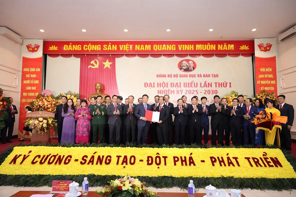 Đồng chí Nguyễn Kim Sơn giữ chức Bí thư Đảng ủy Bộ GD-ĐT nhiệm kỳ 2025-2030 ảnh 3 dh1.JPG