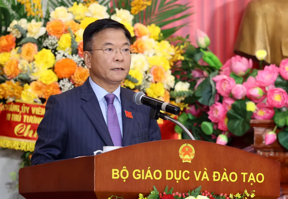 Phó Thủ tướng Lê Thành Long phát biểu tại đại hội Thay mặt Đảng ủy Chính phủ, Phó Thủ tướng Lê Thành Long.jpg