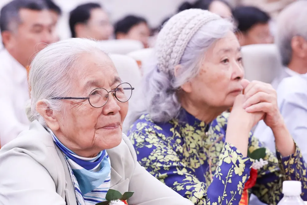 Các nhà giáo lão thành tham dự cuộc gặp mặt tri ân 2.jpg