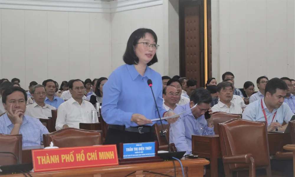 Phó Chủ tịch UBND TPHCM Trần Thị Diệu Thúy phát biểu tại hội nghị Bà Trần Thị Diệu Thúy phát biểu tham luận tại hội nghị..jpg