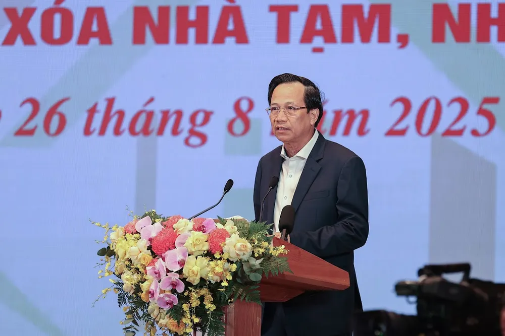 Bộ trưởng Bộ Dân tộc và Tôn giáo Đào Ngọc Dung báo cáo kết quả tổng thể công tác xóa nhà tạm, nhà dột nát trên cả nước. Ảnh: VIẾT CHUNG Bộ trưởng Bộ Dân tộc và Tôn giáo Đào Ngọc Dung báo cáo kết quả tổng thể công tác xóa nhà tạm, nhà dột nát trên cả nước.jpg