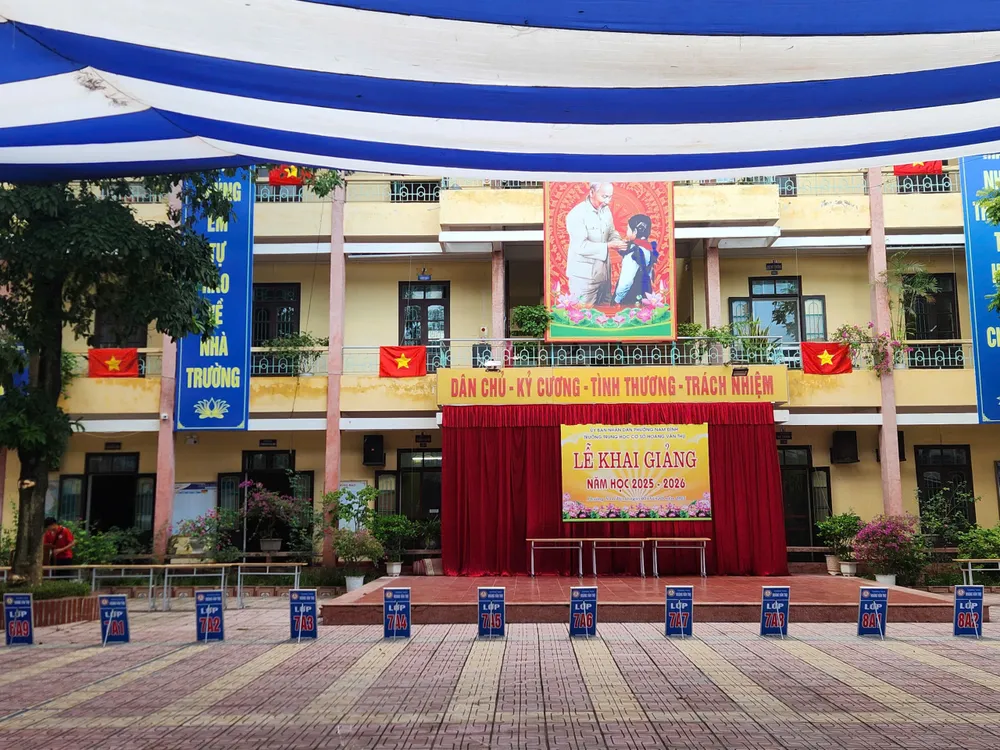 Trường THCS Hoàng Văn Thụ, phường Nam Định (tỉnh Ninh Bình) đã sẵn sàng cho lễ khai giảng 1.jpg