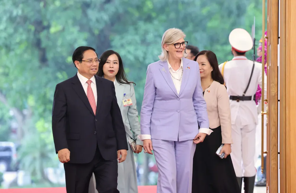 Thủ tướng Phạm Minh Chính và Toàn quyền Australia Sam Mostyn, chiều 10-9. Ảnh: QUANG PHÚC 1.jpg
