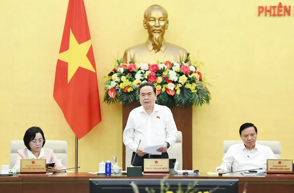 Chủ tịch Quốc hội Trần Thanh Mẫn phát biểu bế mạc phiên họp thứ 49 của Ủy ban Thường vụ Quốc hội. Ảnh: VIẾT CHUNG 1.jpg