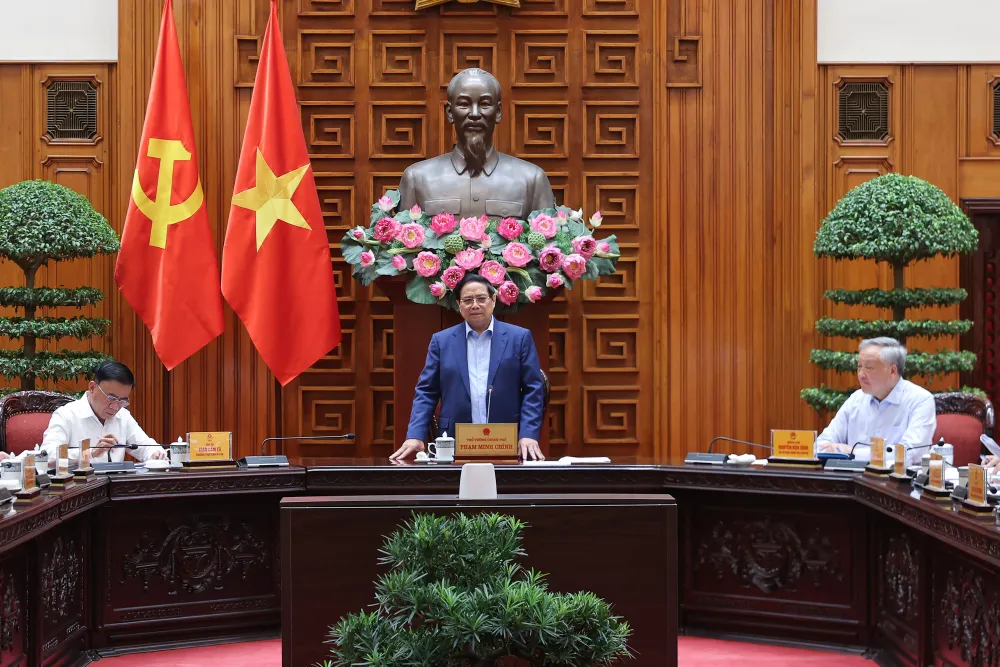 Thủ tướng Phạm Minh Chính chủ trì cuộc họp của Thường trực Chính phủ về khắc phục hậu quả bão lũ 1.jpg