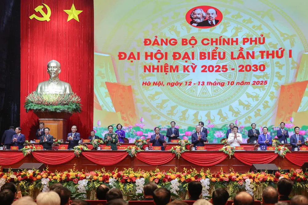 Đoàn Chủ tịch đại hội. Ảnh: QUANG PHÚC 11.jpg