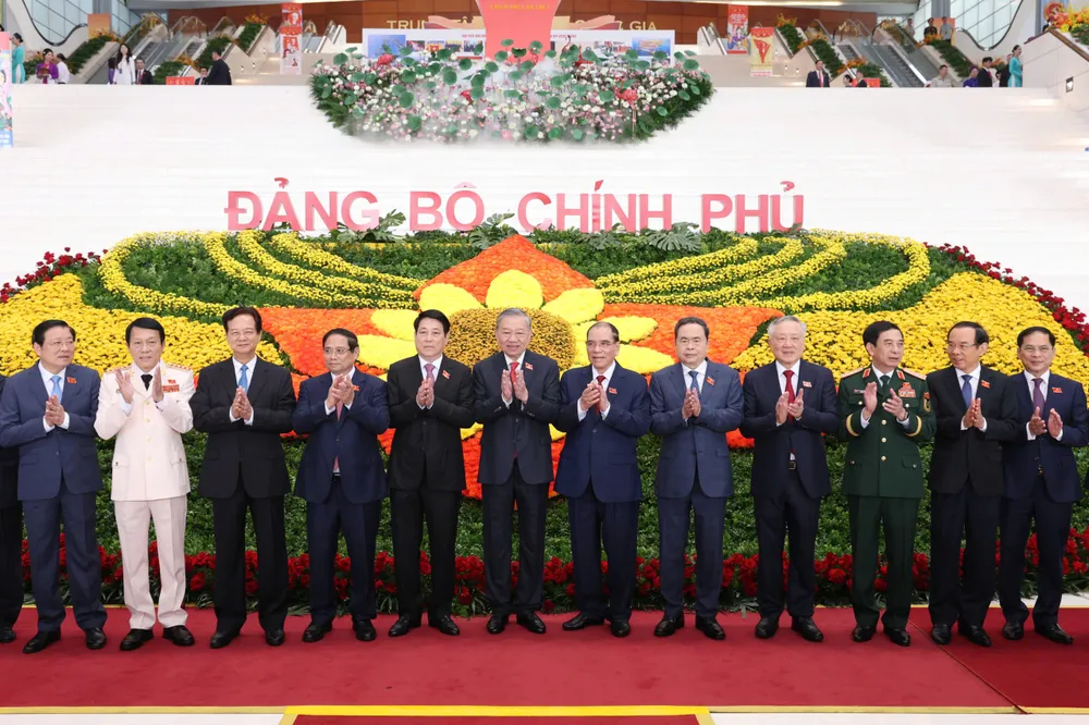 Các đồng chí lãnh đạo Đảng, Nhà nước dự đại hội. Ảnh: QUANG PHÚC 3.jpg