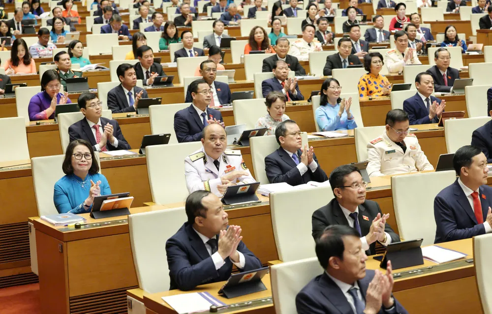 Các đại biểu dự họp sáng 20-10. Ảnh: QUANG PHÚC 3.jpg