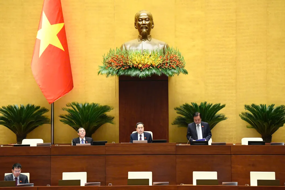 Phiên họp sáng 22-10. Ảnh: VIẾT CHUNG 3.jpg