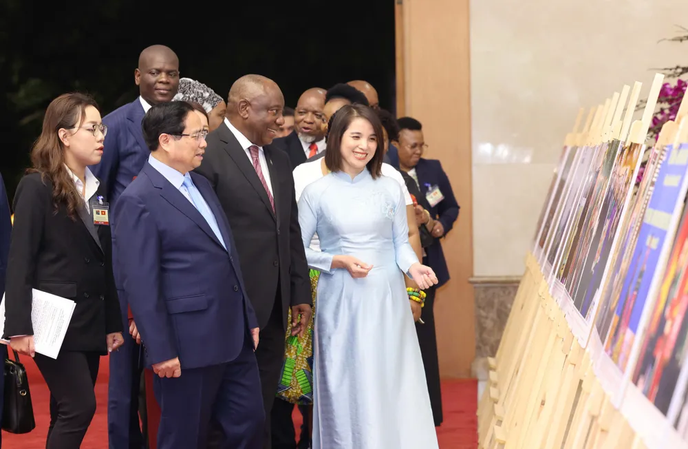 Thủ tướng Phạm Minh Chính và Tổng thống Nam Phi Matamela Cyril Ramaphosa. Ảnh: QUANG PHÚC 1.jpg