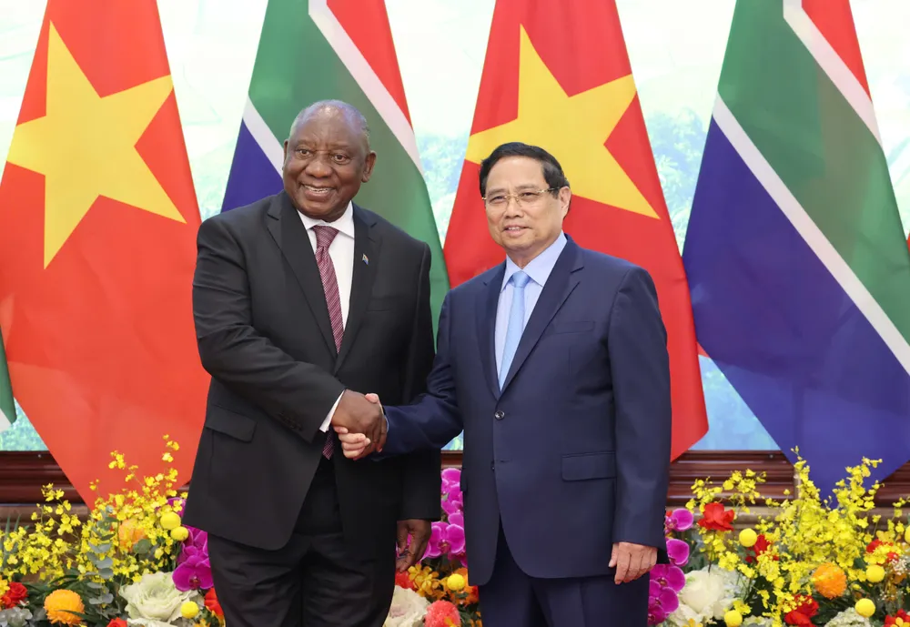 Thủ tướng Phạm Minh Chính hội kiến Tổng thống Nam Phi Matamela Cyril Ramaphosa, chiều 23-10. Ảnh: QUANG PHÚC 2.jpg
