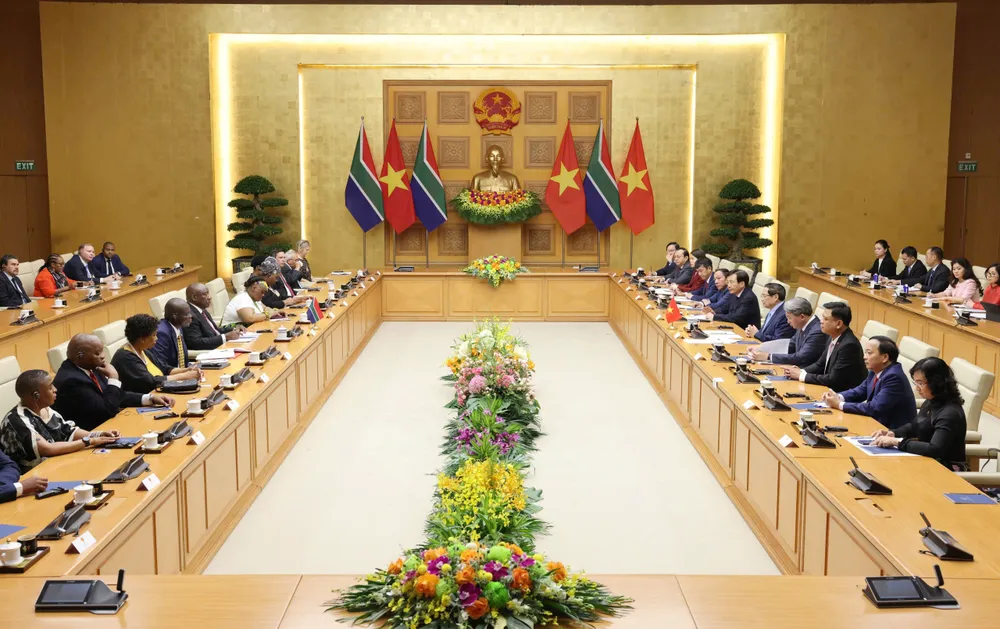Thủ tướng Phạm Minh Chính hội kiến Tổng thống Nam Phi Matamela Cyril Ramaphosa, chiều 23-10. Ảnh: QUANG PHÚC 4.jpg