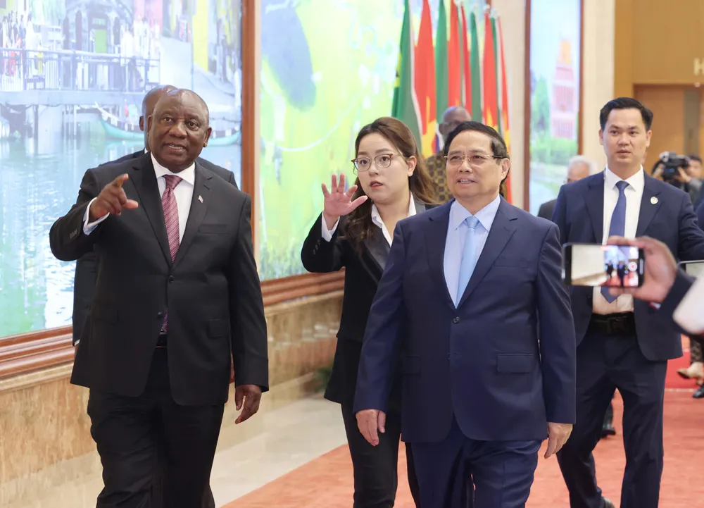 Thủ tướng Phạm Minh Chính và Tổng thống Nam Phi Matamela Cyril Ramaphosa, chiều 23-10. Ảnh: QUANG PHÚC 5.jpg