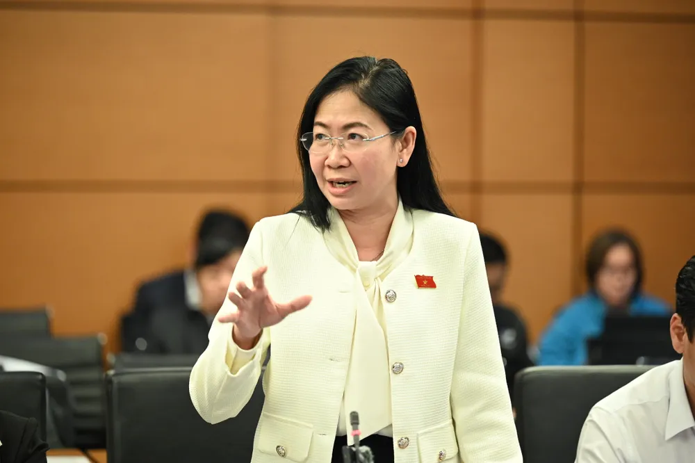 ĐB Phan Thị Thanh Phương (TPHCM) phát biểu. Ảnh: ĐỖ TRUNG ĐB Phan Thị Thanh Phương.jpg