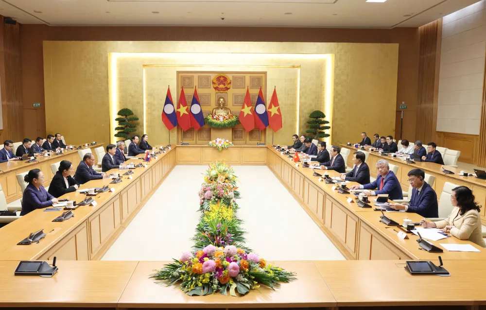 Thủ tướng Phạm Minh Chính hội kiến Tổng Bí thư, Chủ tịch nước Lào Thongloun Sisoulith, chiều 24-10. Ảnh: QUANG PHÚC 4.jpg