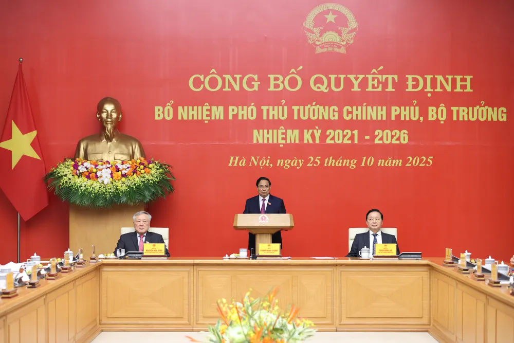 Thủ tướng Phạm Minh Chính chủ trì lễ trao quyết định bổ nhiệm và giao nhiệm vụ cho 2 Phó Thủ tướng, 3 Bộ trưởng 1.jpg