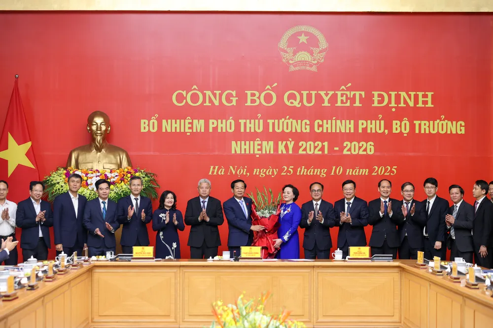 Lãnh đạo Bộ Nội vụ chúc mừng Phó Thủ tướng Phạm Thị Thanh Trà Lãnh đạo Bộ Nội vụ chúc mừng Phó Thủ tướng Phạm Thị Thanh Trà.jpg