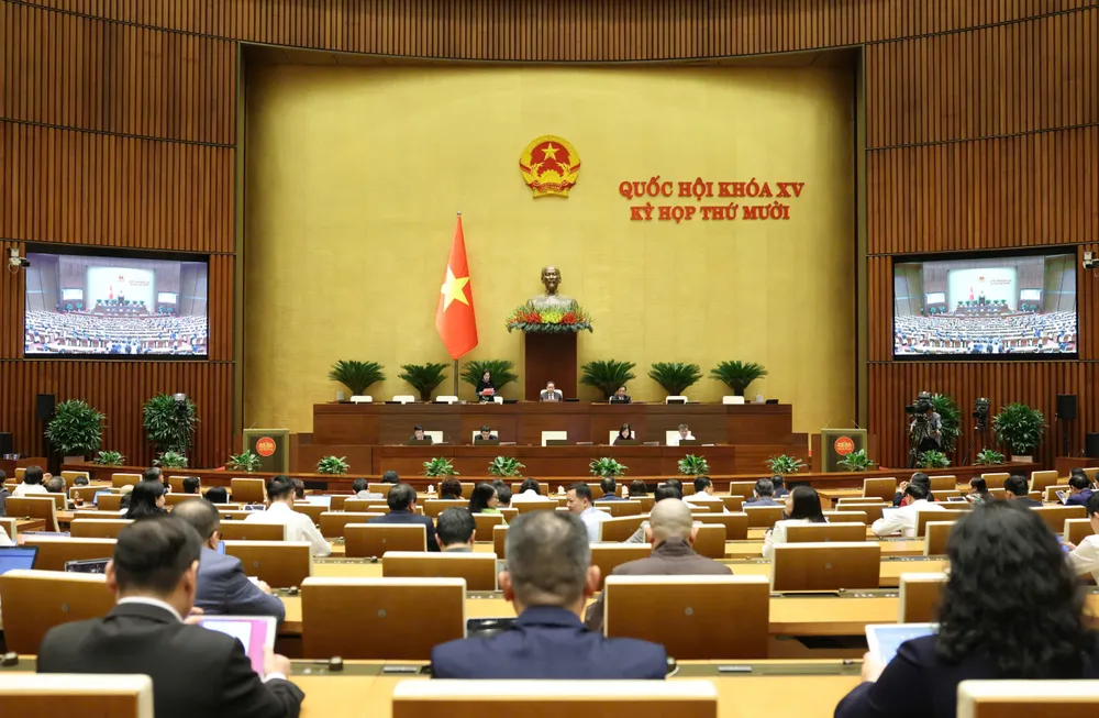 Phiên thảo luận chiều 10-11. Ảnh: QUANG PHÚC