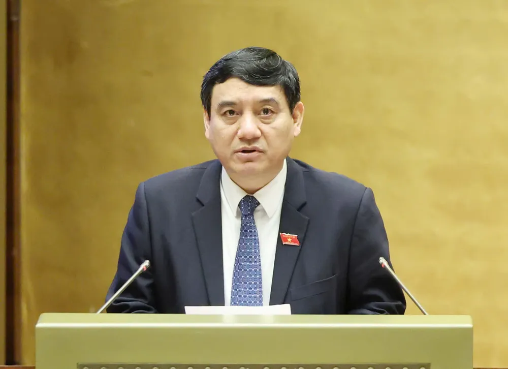 Chủ nhiệm Ủy ban Văn hoá và Xã hội của Quốc hội Nguyễn Đắc Vinh trình bày báo cáo thẩm tra về dự thảo Luật Phòng, chống ma túy (sửa đổi), sáng 11-11. Ảnh QUANG PHÚC.jpg