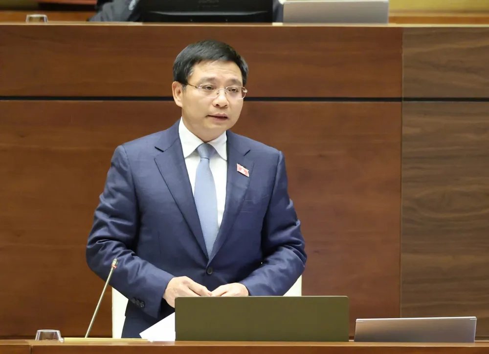 Bộ trưởng Bộ Tài chính Nguyễn Văn Thắng phát biểu giải trình, làm rõ một số vấn đề đại biểu Quốc hội nêu, chiều 19-11. Ảnh QUANG PHÚC.jpg