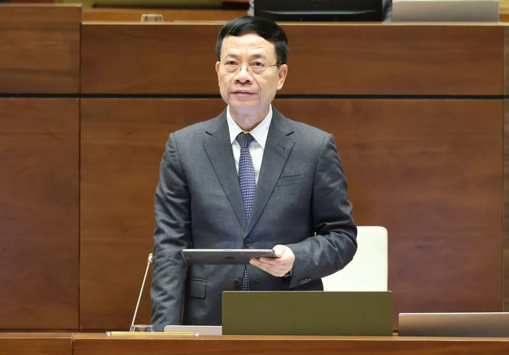 Bộ trưởng Bộ Khoa học và Công nghệ Nguyễn Mạnh Hùng phát biểu giải trình, làm rõ một số vấn đề đại biểu Quốc hội nêu, sáng 21-11. Ảnh QUANG PHÚC