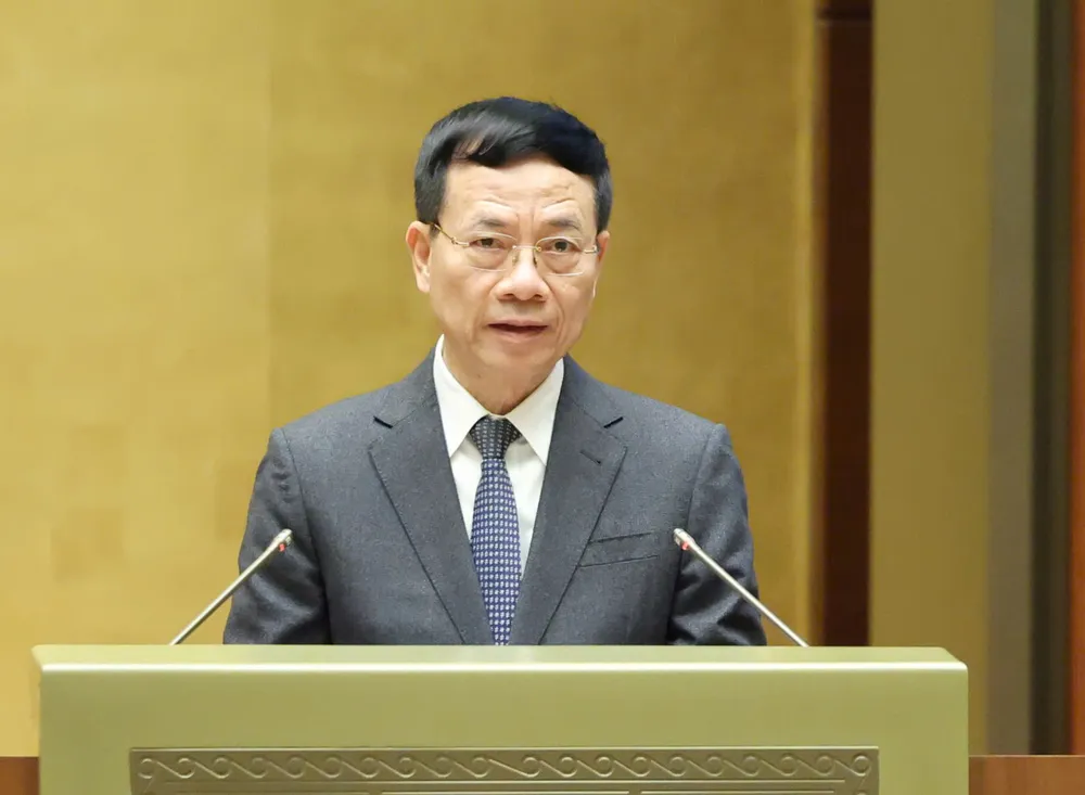 Bộ trưởng Bộ KH-CN Nguyễn Mạnh Hùng trình bày tờ trình dự án Luật Trí tuệ nhân tạo. Ảnh: QUANG PHÚC