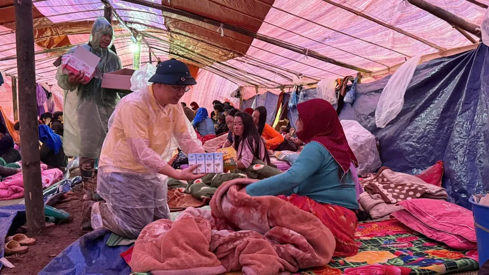 Nhiều tổ chức, cá nhân đang hướng về đồng bào vùng lũ lụt