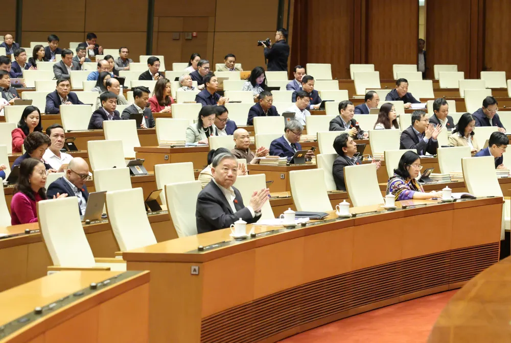 Các đại biểu dự phiên họp chiều 5-12. Ảnh: QUANG PHÚC