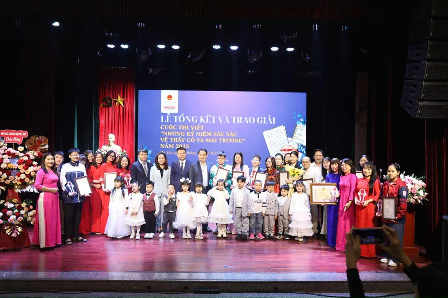 Trao giải cuộc thi viết “Những kỷ niệm sâu sắc về thầy cô và mái trường” năm 2025