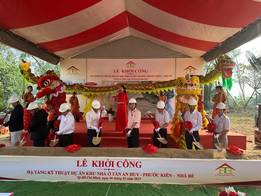 Lễ khởi công hệ thống hạ tầng dự án Tân An Huy (huyện Nhà Bè, TPHCM). Ảnh: THANH HIỀN khoi-cong-h1.jpg