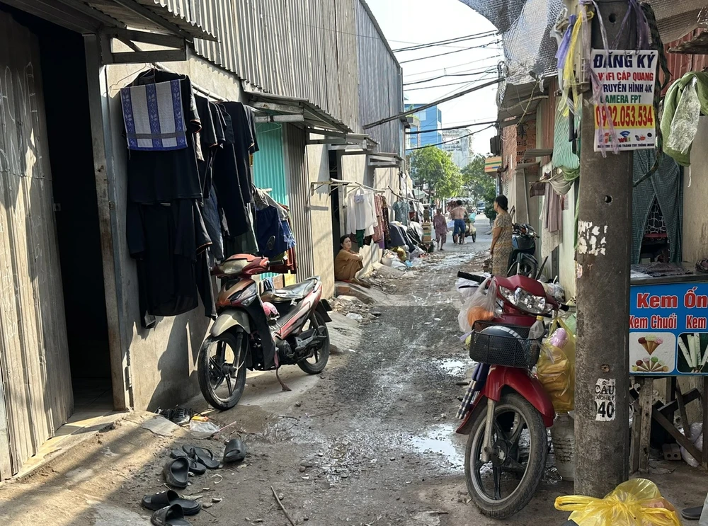 Khu nhà cho thuê tại phường 10, quận 6, TPHCM. Ảnh: THANH HIỀN nha tro.jpg
