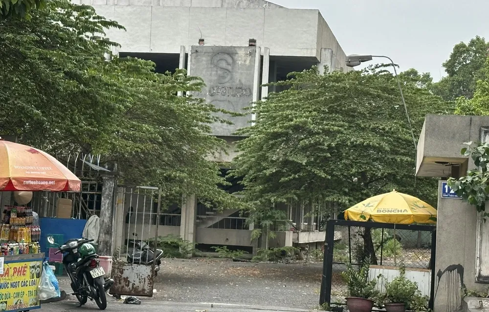 ផ្ទះ និងដីនៅផ្ទះលេខ 129 Le Van Duyet សង្កាត់ 3 ស្រុក Binh Thanh គ្រប់គ្រងដោយមជ្ឈមណ្ឌលអភិវឌ្ឍន៍មូលនិធិដីទីក្រុងហូជីមិញ។ រូបថត៖ Thanh Hien dat-cong-bo-trong-h4.jpg