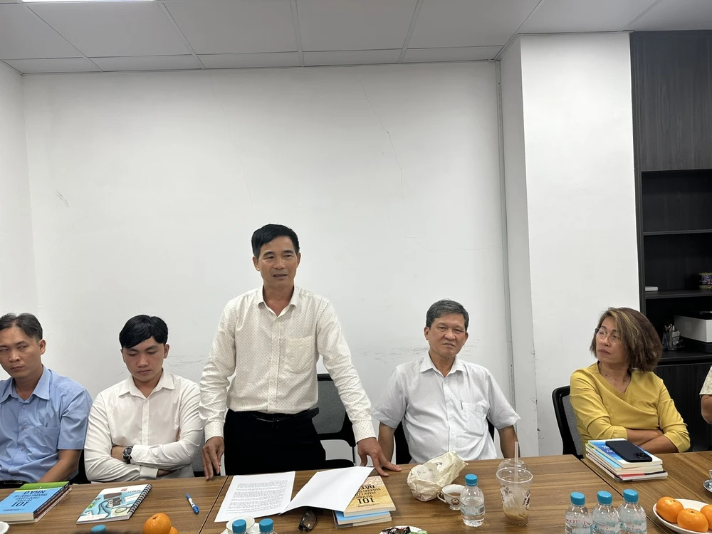 Luật sư Trần Đình Dũng phát biểu tại buổi tọa đàm. Ảnh: Thanh Hiền bang gia dat.jpg
