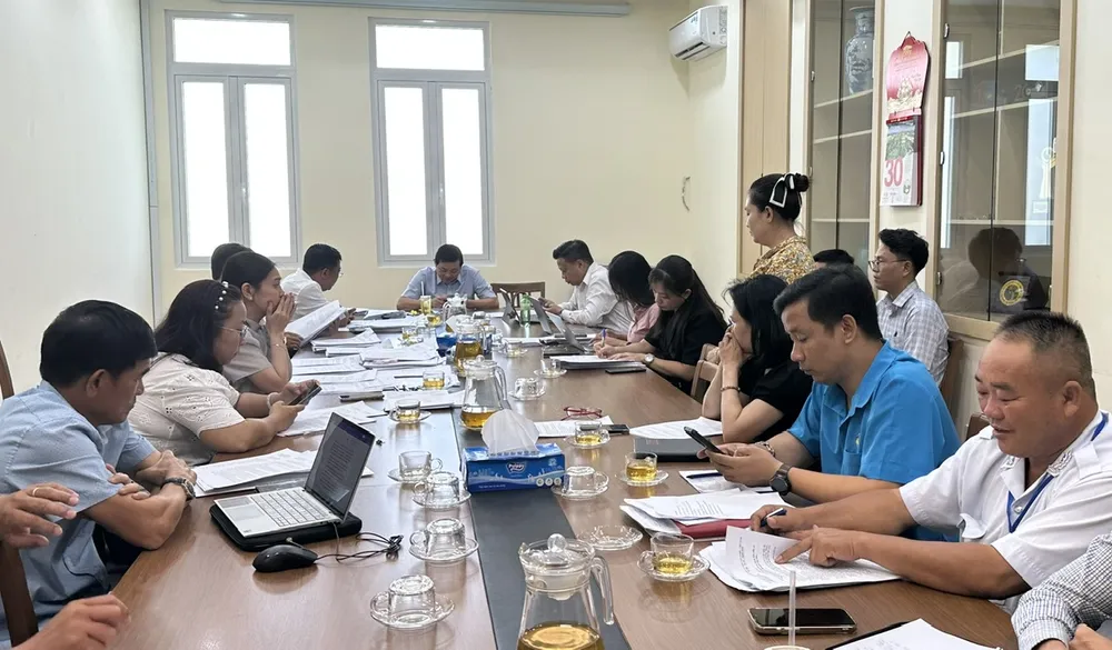 Tổ Công tác 5013 làm việc với chủ đầu tư dự án nhà ở tại TPHCM. Ảnh: THANH HIỀN cấp sô hồng.jpg