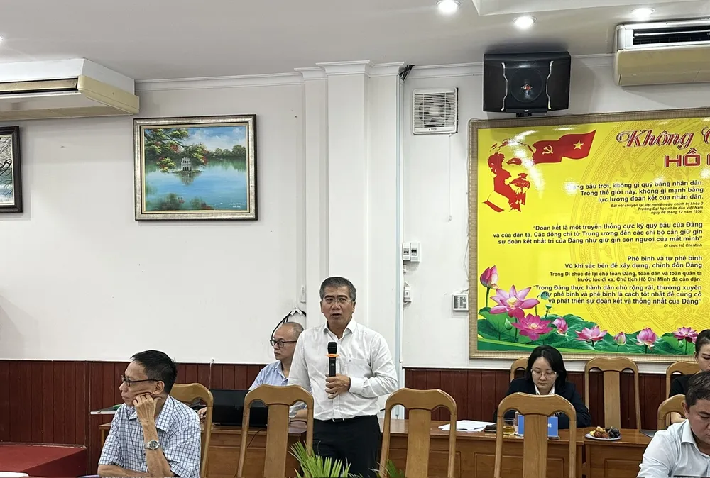 PGS. TS. Nguyễn Ngọc Vinh, Phó Viện trưởng Viện Nghiên cứu và Tư vấn phát triển vùng, phát biểu tại buổi tọa đàm. Ảnh: THANH HIỀN hoi nghi-3.jpg