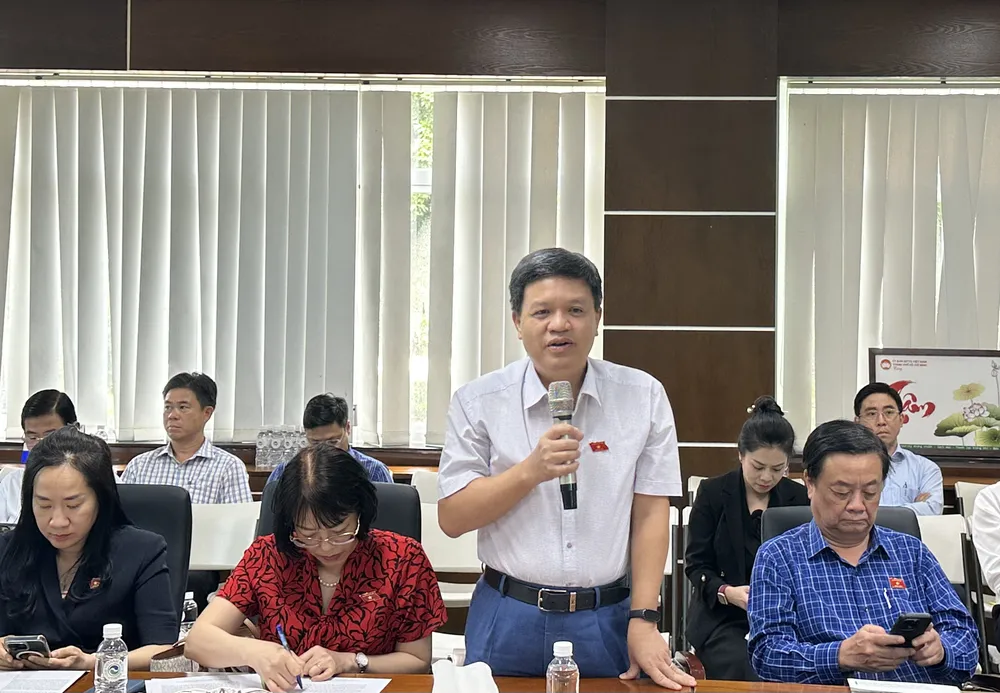 Ông Tạ Đình Thi, Phó Chủ nhiệm Ủy ban Khoa học, Công nghệ và Môi trường của Quốc hội phát biểu tại buổi giám sát. Ảnh: THANH HIỀN giam sat-h3.jpg