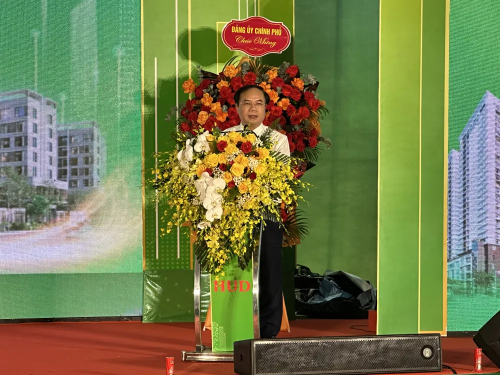 Thứ Trưởng Bộ Xây dựng Nguyễn Văn Sinh tại buổi lễ. Ảnh: THANH HIỀN khoi cong -h3.jpg