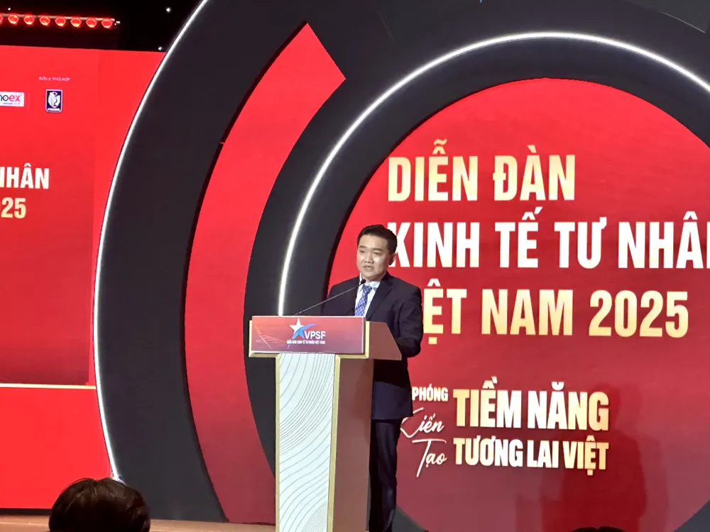 Ông Nguyễn Trường Thi, Phó Giám đốc Sở Công Thương TPHCM phát biểu tại buổi đối thoại dien dan.jpg