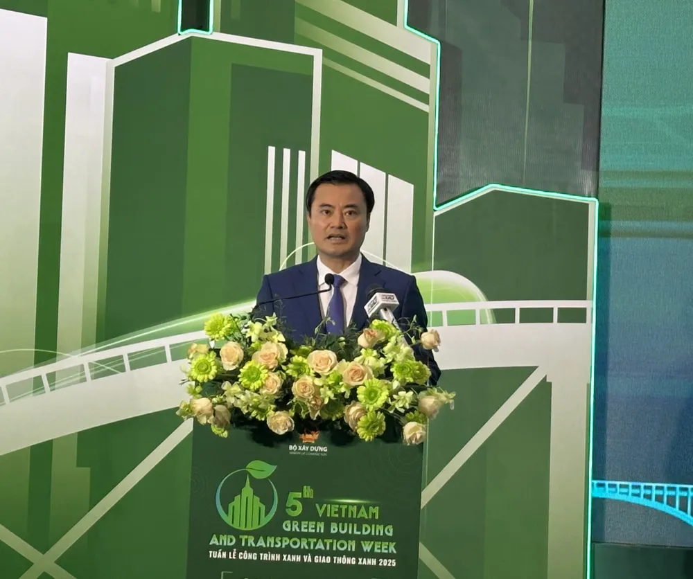 Phó Chủ tịch UBND TPHCM Bùi Xuân Cường phát biểu tại buổi lễ. Ảnh: THANH HIỀN bo xay dung-h2.jpg