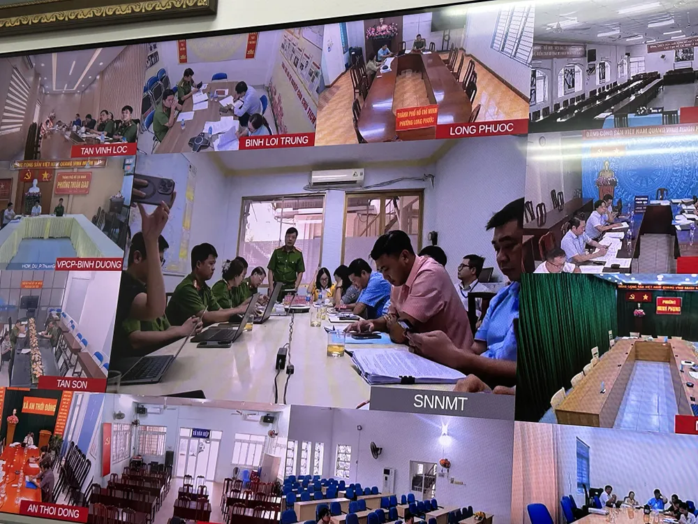 168 điểm cầu tại UBND phường, xã, đặc khu tại TPHCM tham dự hội nghị trực tuyến. Ảnh: THANH HIỀN du liau dat dai-h1.jpg