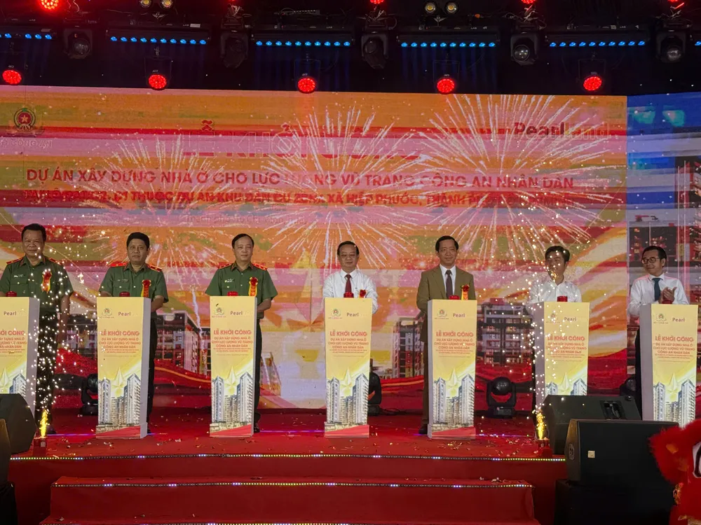 Lễ khởi công Dự án xây dựng nhà ở cho lực lượng vũ trang Công an nhân dân tại xã Hiệp Phước. Ảnh: THANH HIỀN