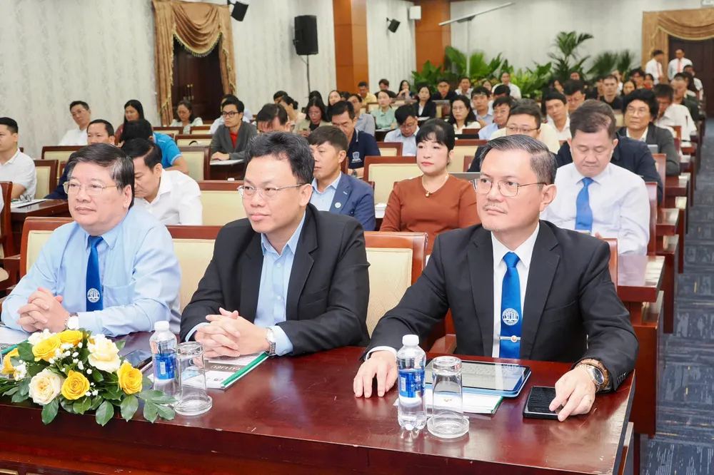 Các đại biểu tham dự hội thảo. Ảnh: HOÀNG HÙNG