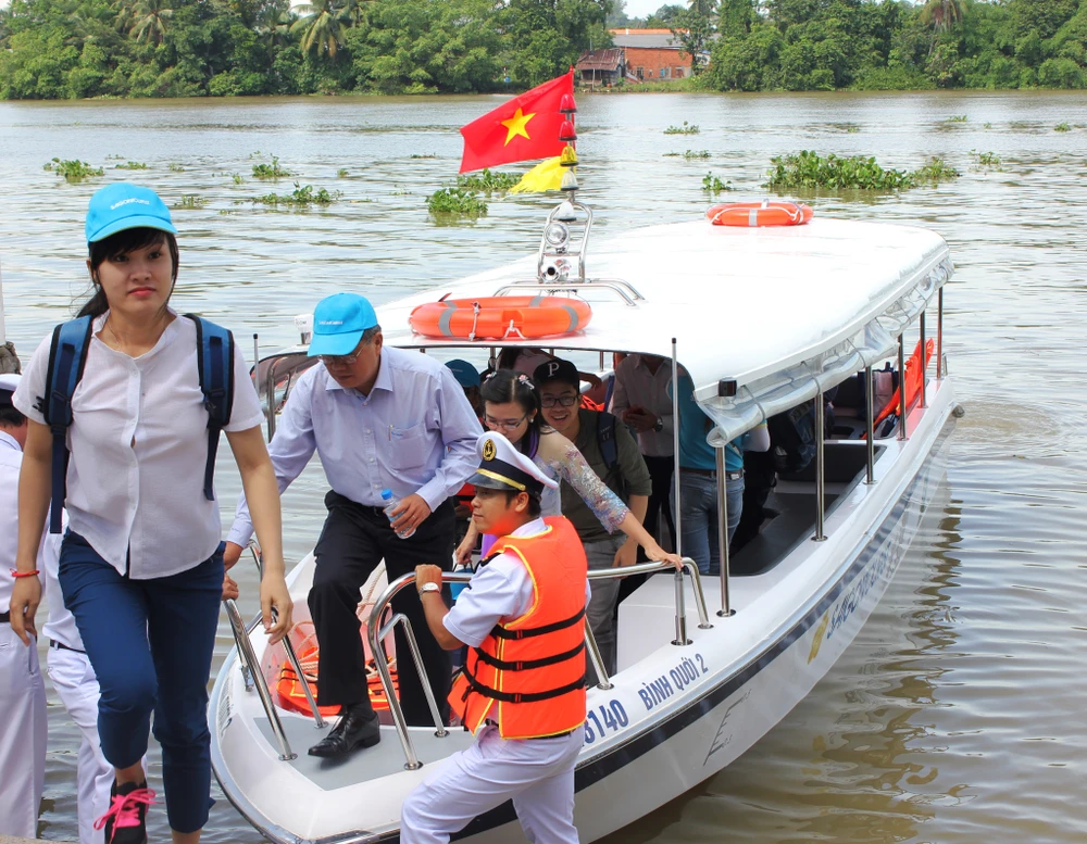 Du khách tham quan tour đường sông ngày 28.9