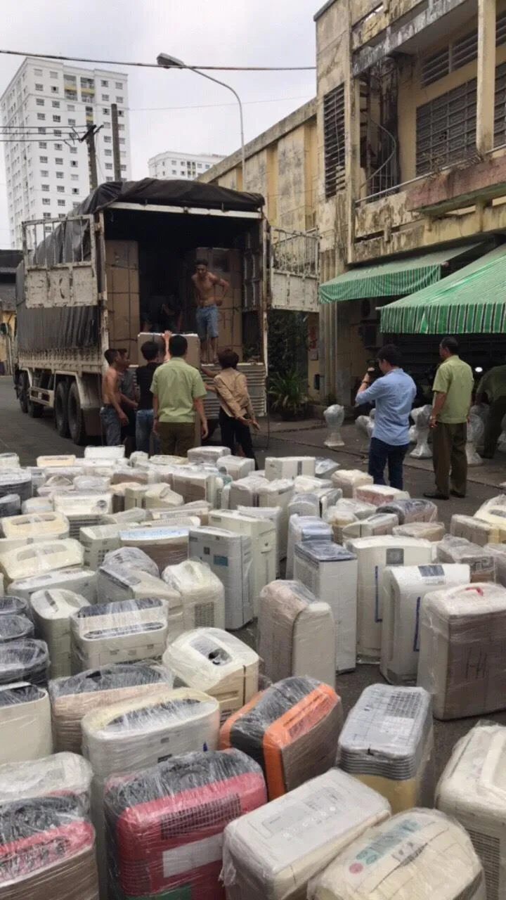 Bắt giữ xe chở hàng lậu đã qua sử dụng ảnh 1